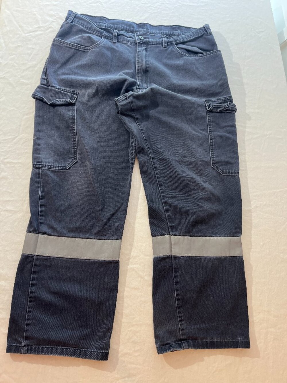 AGO high-visibility cargo work pants faded black. Size 36 30